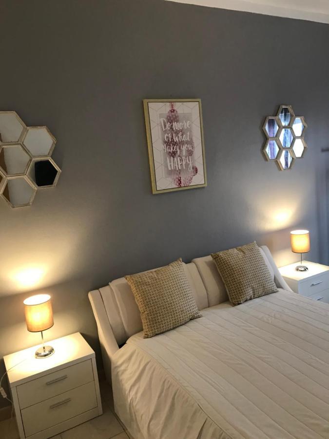 Sun Place Guest House Lagos Esterno foto