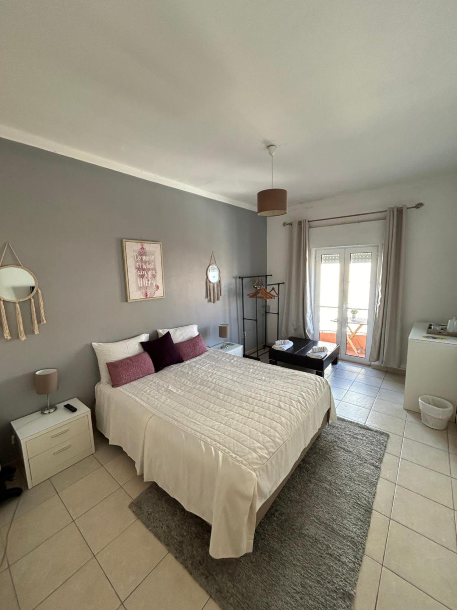 Sun Place Guest House Lagos Esterno foto