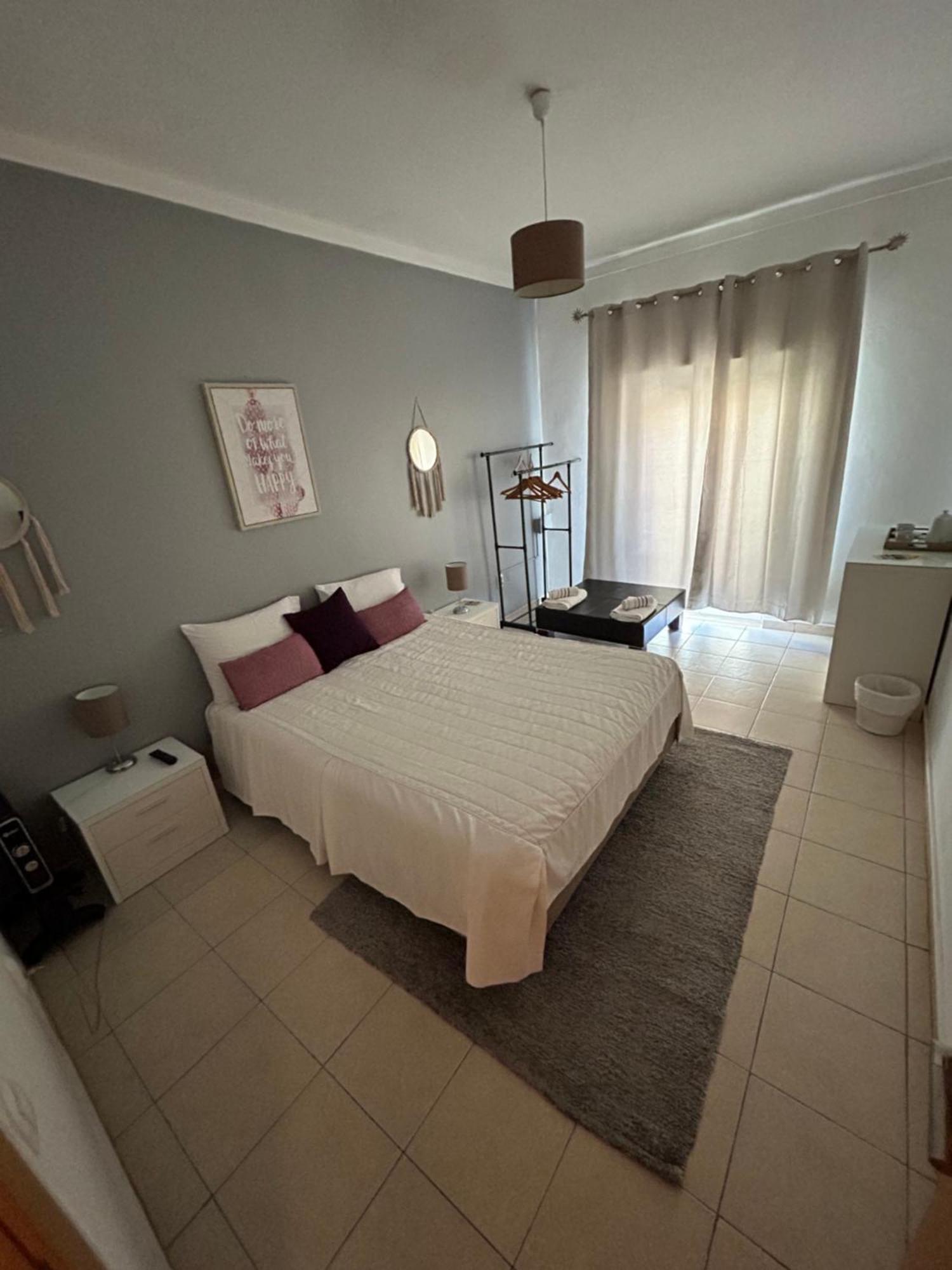 Sun Place Guest House Lagos Esterno foto